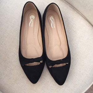 Black flats with a cute gold bow size 10